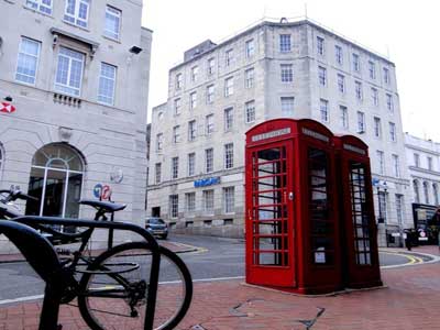 В Англии из старых телефонных будок делают новейшие хоспосты Wi-Fi