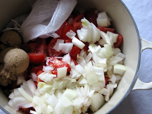 Вот как нужно готовить томатный соус
