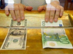 Эксперты прогнозируют подорожание доллара и падение евро.
