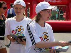 Киевская молодежь массово записывается в волонтеры на Евро-2012