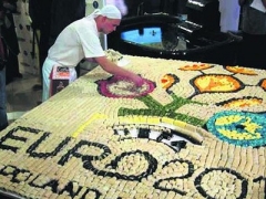 Логотип ЕВРО 2012 выложил из суши повар из Севастополя